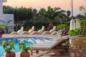 Bazen u objektu Sunvillage Malia Boutique Hotel and Suites ili u blizini