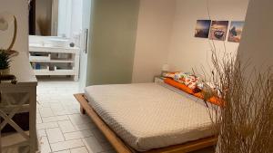 a small room with a bed in a room at La Casa di Stefania in Porto Pino