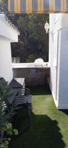 Zahrada ubytování House in the center of albir, 2 min walk from the beach