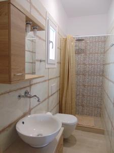A bathroom at Villa sta Vasilika