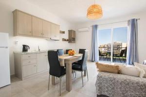 Kuchyň nebo kuchyňský kout v ubytování Soleil Apt 2 + 2 fotografie