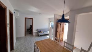 A bed or beds in a room at Apartamento renovado en Barrio de los Pescadores