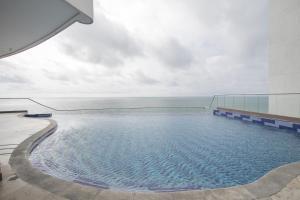 Baseinas apgyvendinimo įstaigoje Playa Cartagena Apartments arba netoliese