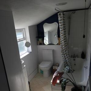 Cosy 2 bedroom Victorian cottage, Newport, Isle of Wight衛浴