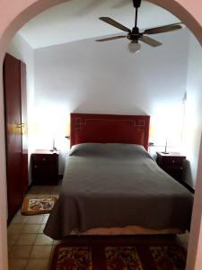a bedroom with a bed and a ceiling fan at Casa Don Octavio in San Fernando del Valle de Catamarca