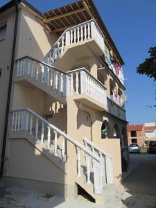 Afbeelding uit fotogalerij van Apartments Ninske Vodice in Nin