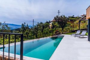 a swimming pool with a view of the mountains at A Casa dos Avós in Celorico de Basto