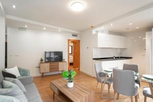 A kitchen or kitchenette at Plaza Nueva HOMES