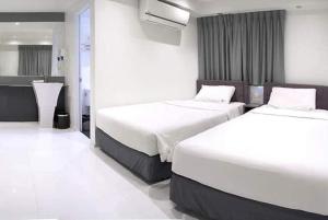 Giường trong phòng chung tại My Hotel Pratunam
