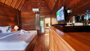 TV tai viihdekeskus majoituspaikassa Cersen Resort Lombok