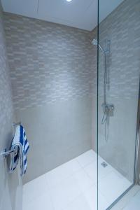 A bathroom at Luxury Escapes - Cozy Studio In front of Metro Stn - Access to Gym & Pool - Aura Azizi