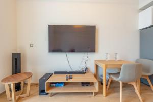 A television and/or entertainment centre at Luxury Escapes - Cozy Studio In front of Metro Stn - Access to Gym & Pool - Aura Azizi