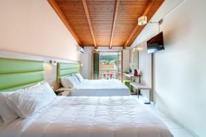 Posteľ alebo postele v izbe v ubytovaní Hotel Aggelos Kefalonia