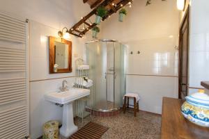 Łazienka w obiekcie Agriturismo Poggio Salvi