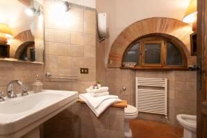 Łazienka w obiekcie Agriturismo Poggio Salvi