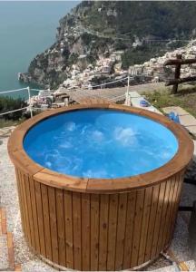 
Piscina di VILLA LA TAGLIATA spectacular jacuzzi hot tub amazing view and private parking garage o nelle vicinanze
