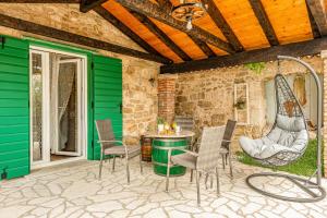 Patio alebo iná vonkajšia časť ubytovania Joviraz