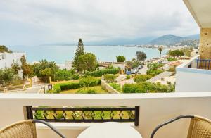 A balcony or terrace at Veneto Sea View Apartments