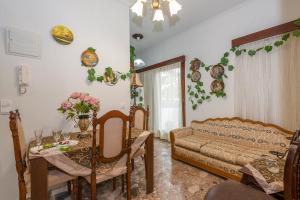 Χώρος καθιστικού στο Stratos Seaside corner apartment +32 φωτογραφίες