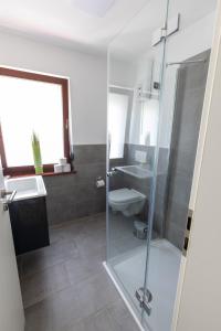 Fotografie z fotogalerie ubytování Lahn-Living III - Modernes Design - Zentrale Lage nahe Rhein und Martinsburg v destinaci Lahnstein
