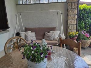 Posezení v ubytování CasaDolcelago Sulzano Villa con Giardino Vista Lago Parking Free + 13 fotografií