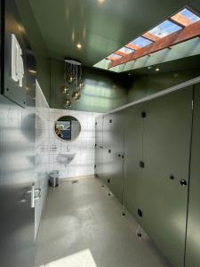 a bathroom with lockers and a sink in a room at Camping Zee van Tijd Holwerd in Holwerd