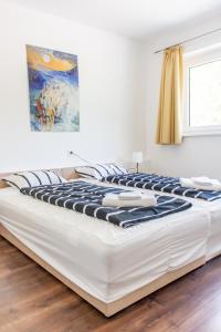 Posteľ alebo postele v izbe v ubytovaní Wesselényi Strand apartmanok