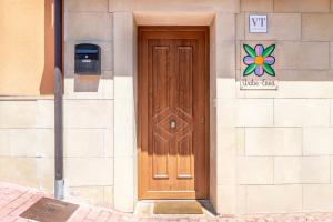 Zdjęcie z galerii obiektu URIBE-ENEA Casa sola con amplio patio en Elciego con visita a bodega, siempre sujeta a disponibilidad w mieście Elciego