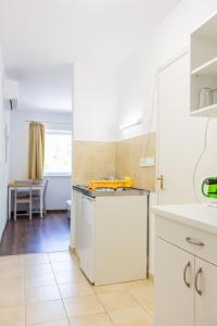 Kuchyňa alebo kuchynka v ubytovaní Wesselényi Strand apartmanok