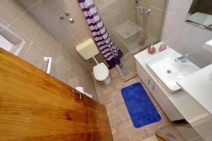 Ein Badezimmer in der Unterkunft Apartments Ivana Bibinje