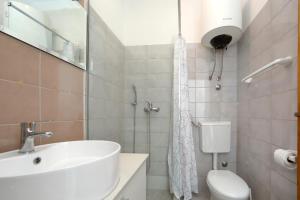 Ein Badezimmer in der Unterkunft Apartments Ivana Bibinje
