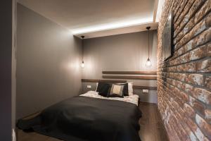 Posteľ alebo postele v izbe v ubytovaní Premium Apartment for Old Town & Jewish Quarter plus Pool + 14 fotografií