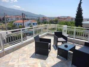 "Thea" Valis Apartments tesisinde bir balkon veya teras