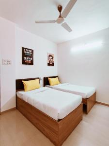 Ліжко або ліжка в номері Procida Hostel by Vibe Village