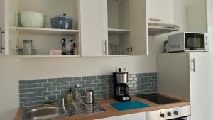 Een keuken of kitchenette bij Appartement neuf clim terrasse & piscine