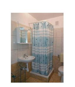 Kúpeľňa v ubytovaní Apartman 1 Ivona s pogledom na more