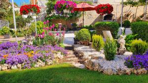 Zahrada ubytování Guest House Antonia