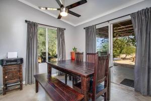 Gallery image of Great Vibe House + Hot Tub, Minutes to JTree Park in Twentynine Palms