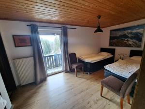 Postel nebo postele na pokoji v ubytování Blue Mountain Hotel