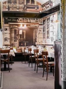 Un restaurant sau alt loc unde se poate mânca la Saint SHERMIN bed breakfast & champagne