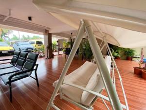 Fotografie z fotogalerie ubytování Red Palm Inn balcony room with Netflix v destinaci Baybay