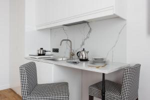 Kuchyň nebo kuchyňský kout v ubytování WILLA MAGNOLIA - Apartamenty i Pokoje - ROWERY, POKÓJ ZABAW, KAWA Z EKSPRESU
