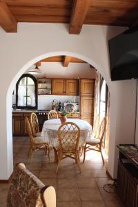 Gallery image of Napsugár Vendégház in Badacsonytördemic