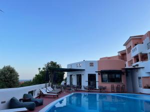 Der Swimmingpool an oder in der Nähe von Nisea Hotel Samos