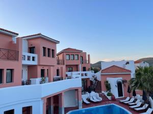 Der Swimmingpool an oder in der Nähe von Nisea Hotel Samos