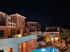 Der Swimmingpool an oder in der Nähe von Nisea Hotel Samos