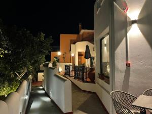 Ein Balkon oder eine Terrasse in der Unterkunft Nisea Hotel Samos