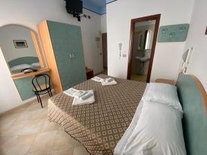 Posteľ alebo postele v izbe v ubytovaní Hotel Nanni Garnì