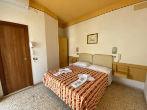 Posteľ alebo postele v izbe v ubytovaní Hotel Nanni Garnì