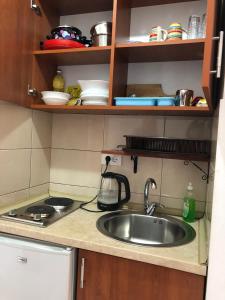 ウルツィニにあるFamily House Milic in Ulcinjのキッチン(シンク、コンロ付) +35枚の写真